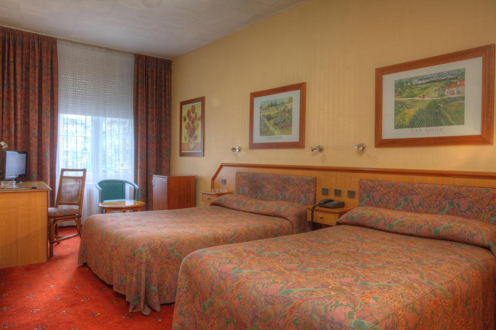Hotel De La Paix ลีลล์ ภายนอก รูปภาพ