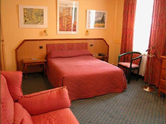Hotel De La Paix ลีลล์ ภายนอก รูปภาพ